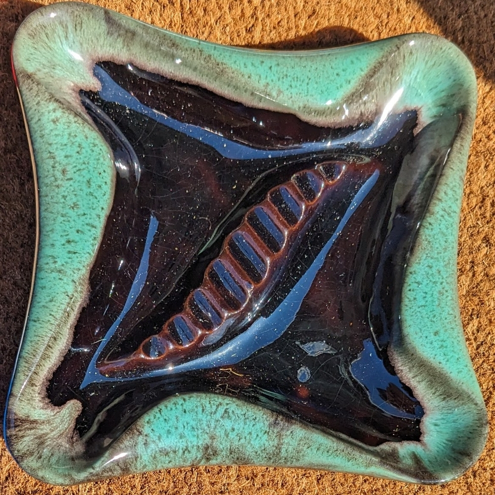 Elegant Green and Black Ceramic Art Ashtray
